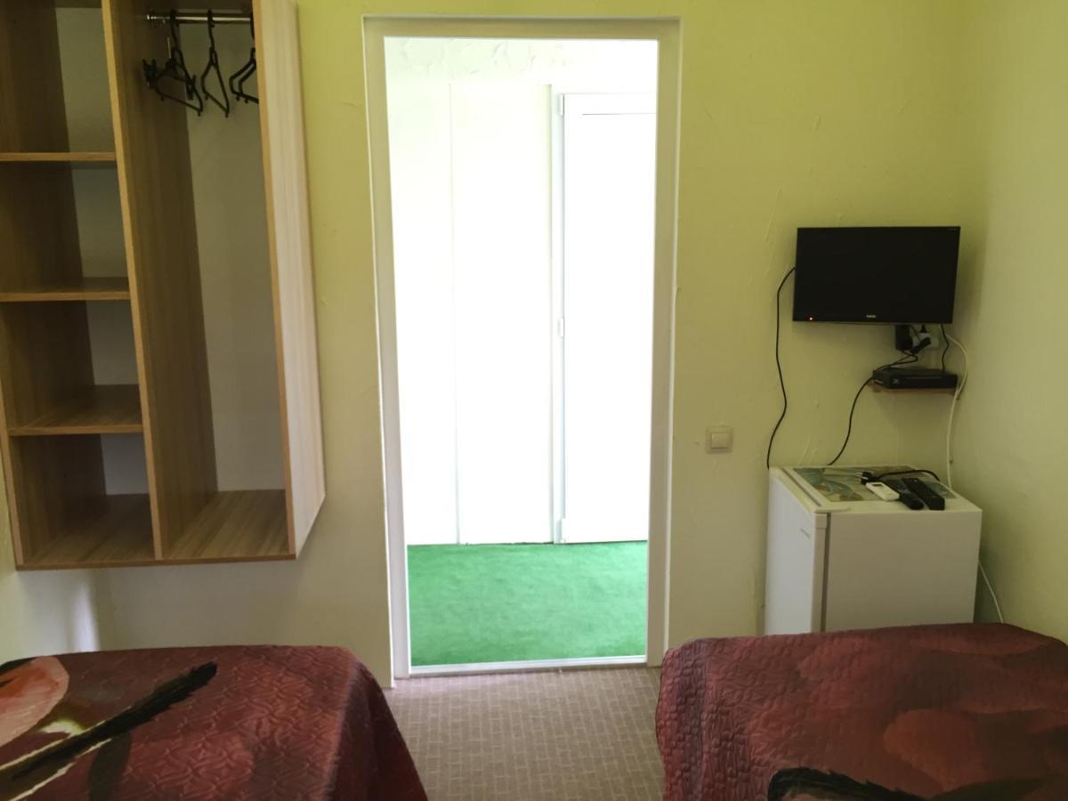 Guest House Inkit Pizunda Exterior photo