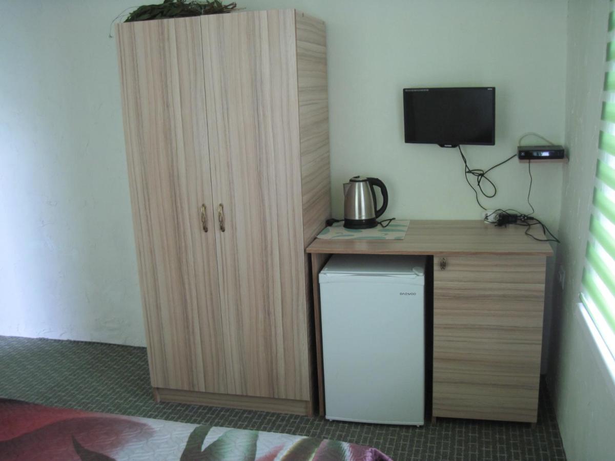 Guest House Inkit Pizunda Exterior photo