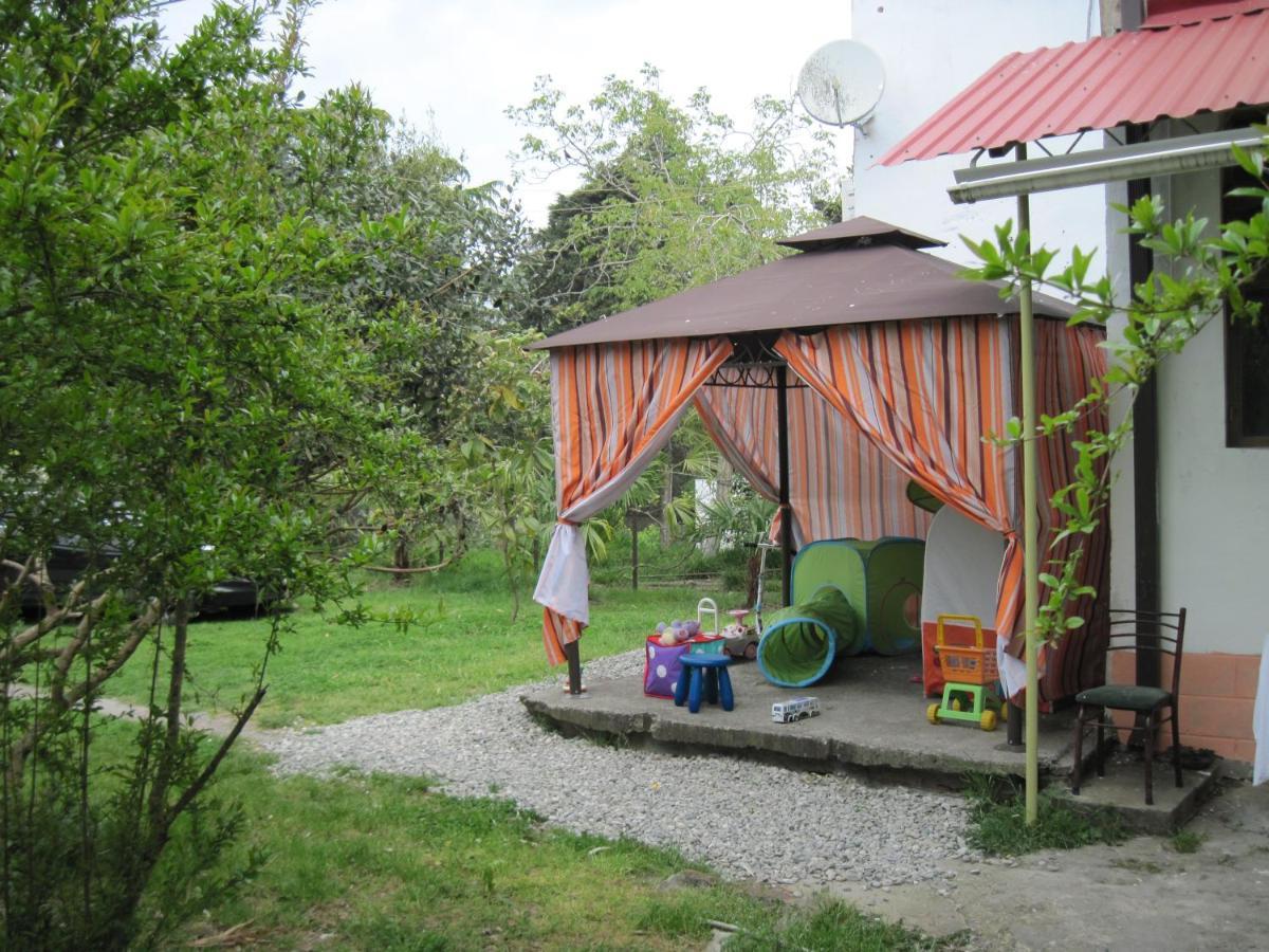 Guest House Inkit Pizunda Exterior photo